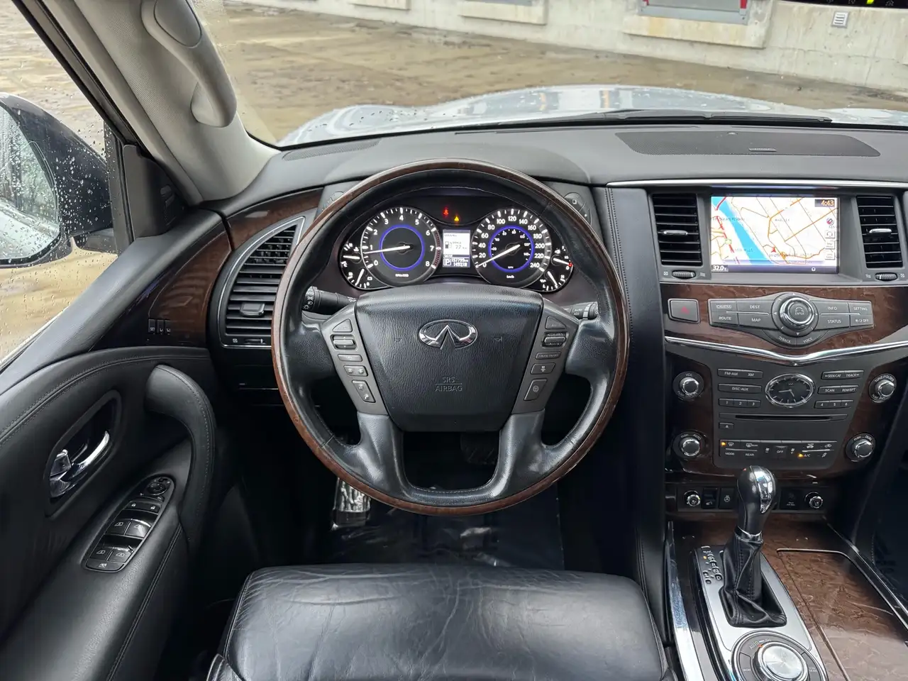 Infiniti QX80 снимка Infiniti QX80