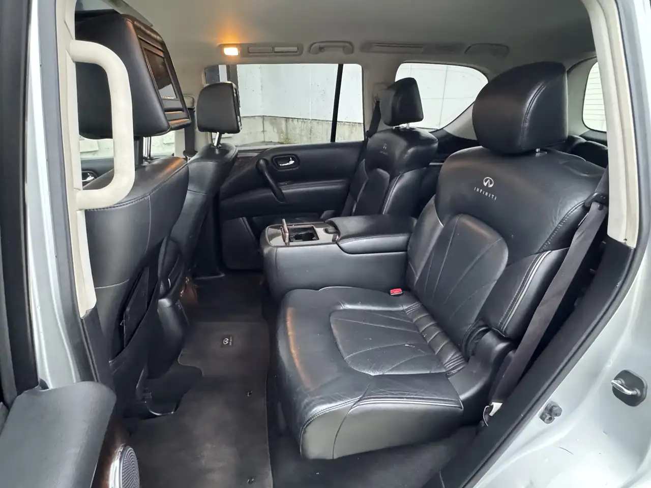 Infiniti QX80 снимка Infiniti QX80