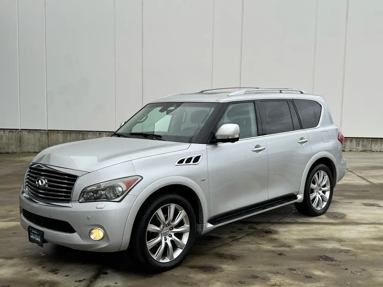 Infiniti QX80 снимка Infiniti QX80
