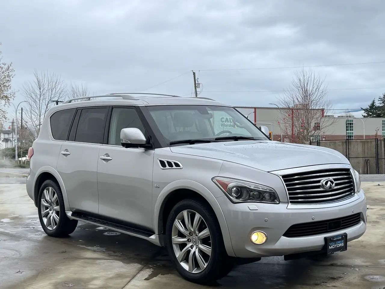 Infiniti QX80 снимка Infiniti QX80
