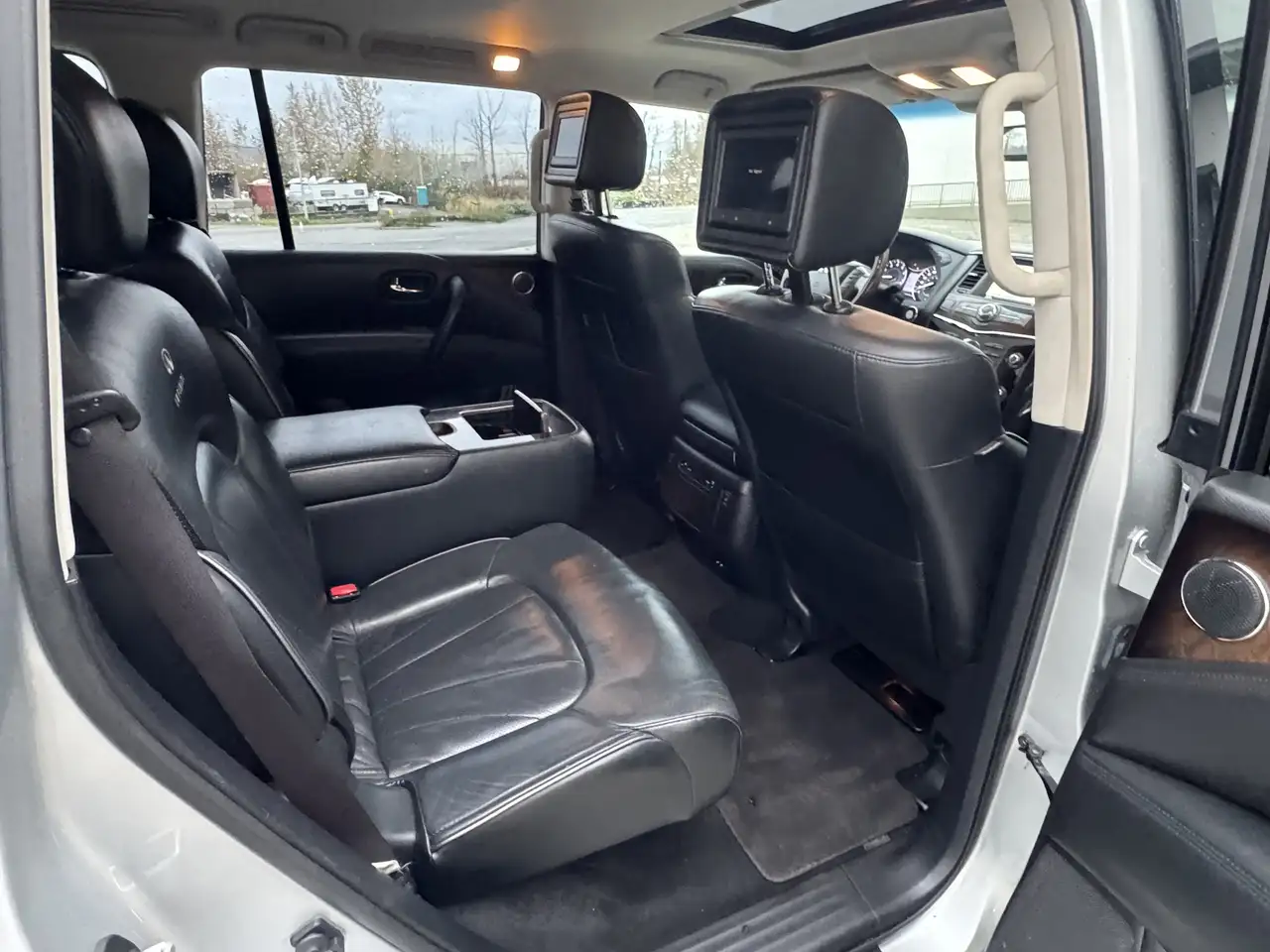 Infiniti QX80 снимка Infiniti QX80