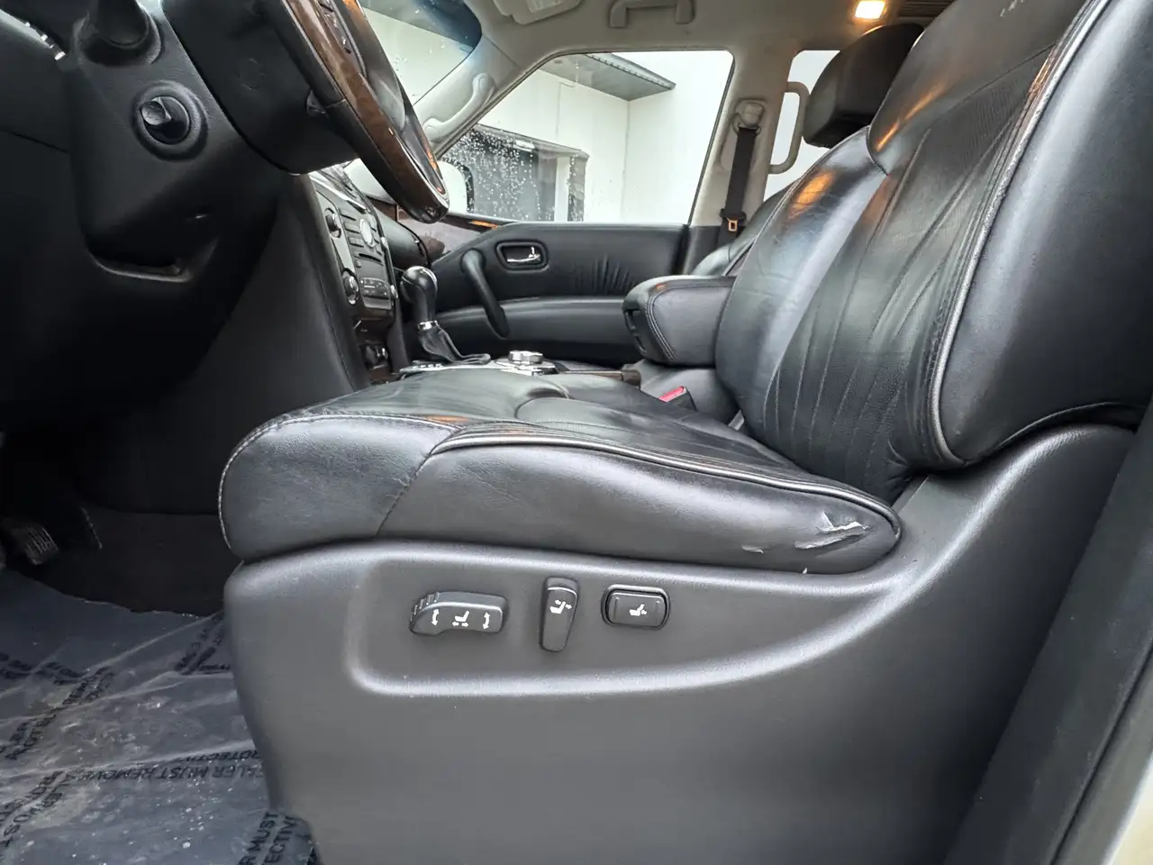 Infiniti QX80 снимка Infiniti QX80