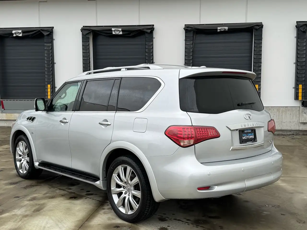 Infiniti QX80 снимка Infiniti QX80