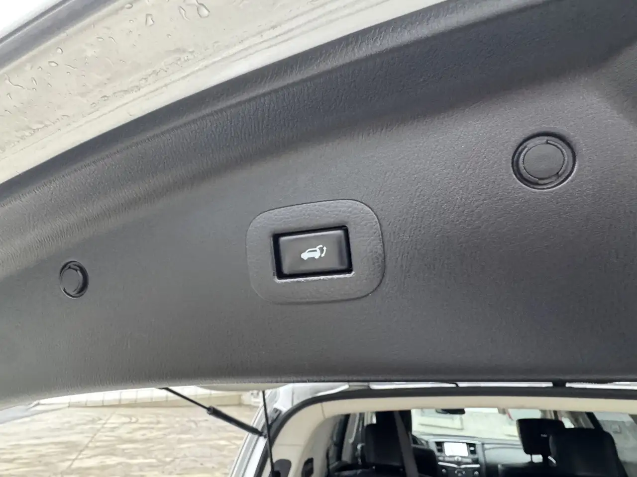 Infiniti QX80 снимка Infiniti QX80