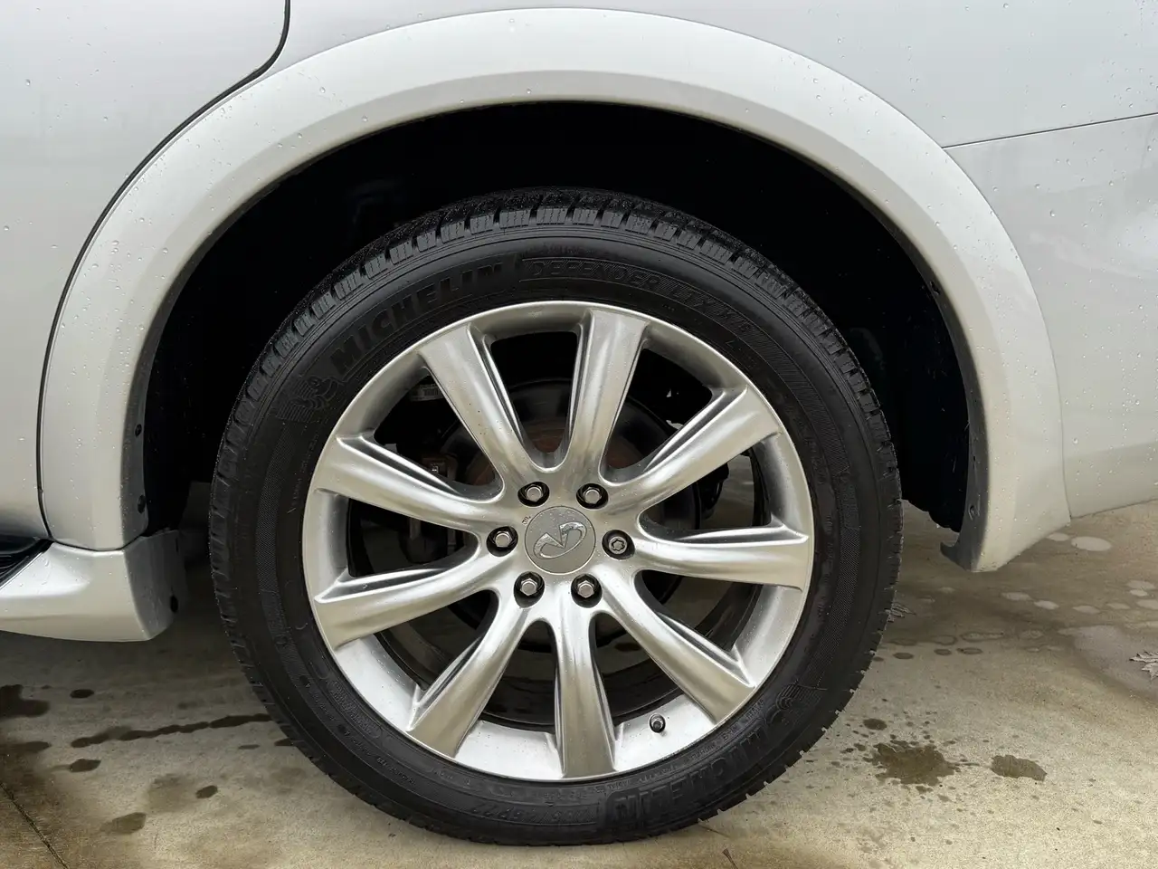 Infiniti QX80 снимка Infiniti QX80