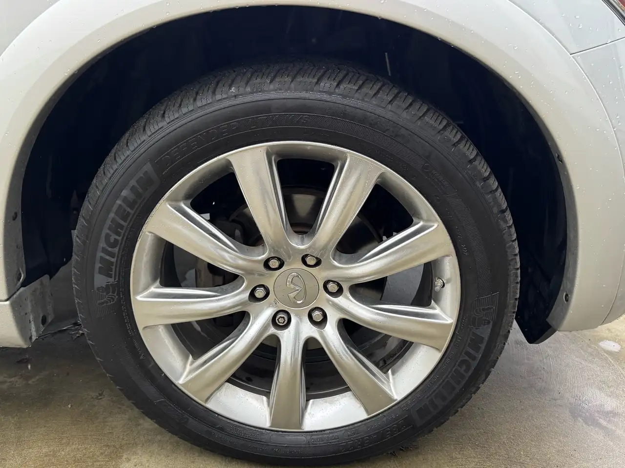 Infiniti QX80 снимка Infiniti QX80
