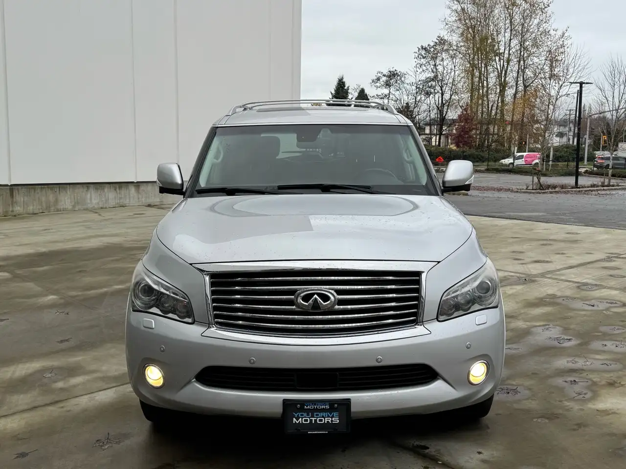 Infiniti QX80 снимка Infiniti QX80