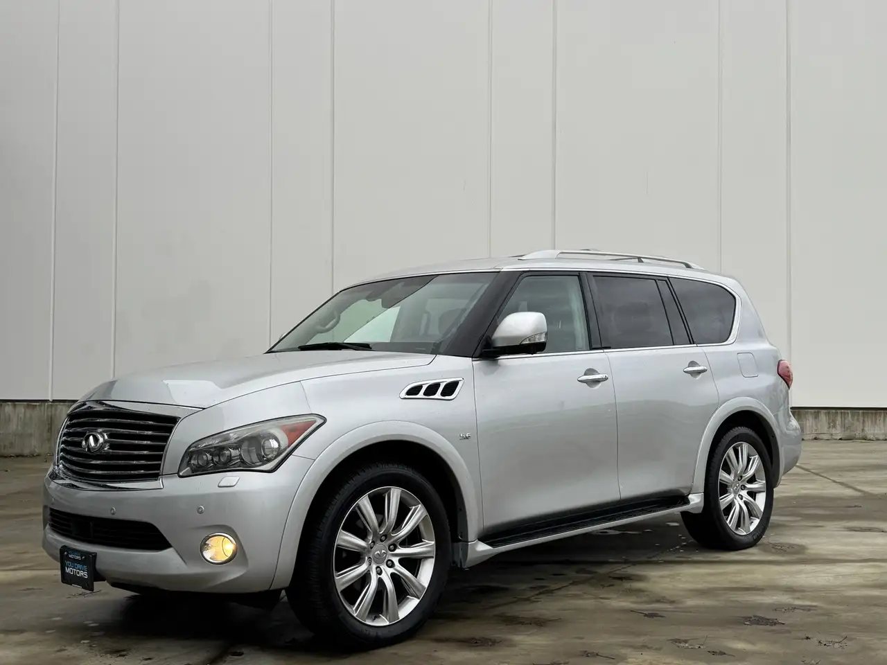 Infiniti QX80 снимка Infiniti QX80