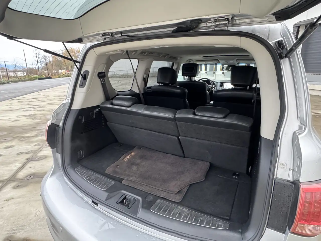 Infiniti QX80 снимка Infiniti QX80