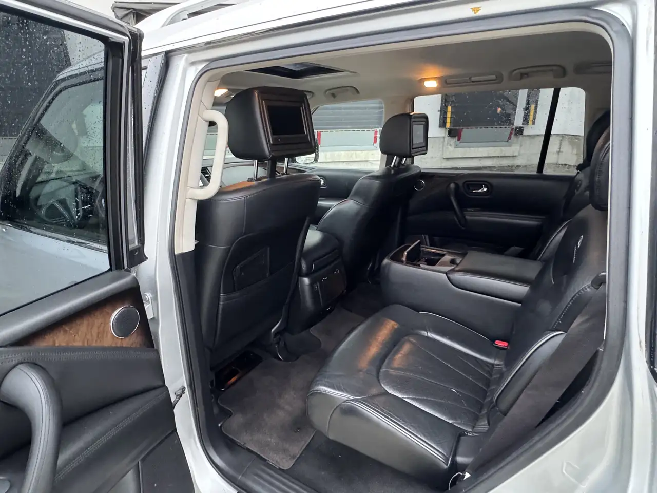 Infiniti QX80 снимка Infiniti QX80