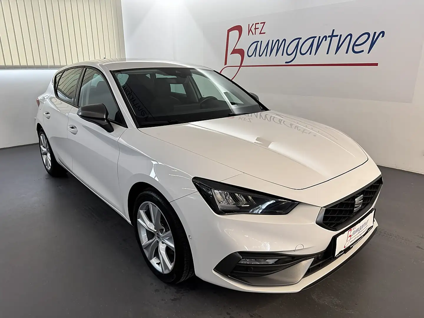 SEAT Leon 5-türig 2,0TDI DSG FR-Line *LED*NAVI*ACC*Sitzhe... Weiß - 1