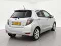 Toyota Yaris 1.5 HYBRID AUT. DYNAMIC + PANORAMADAK | NAVIGATIE Gris - thumbnail 2