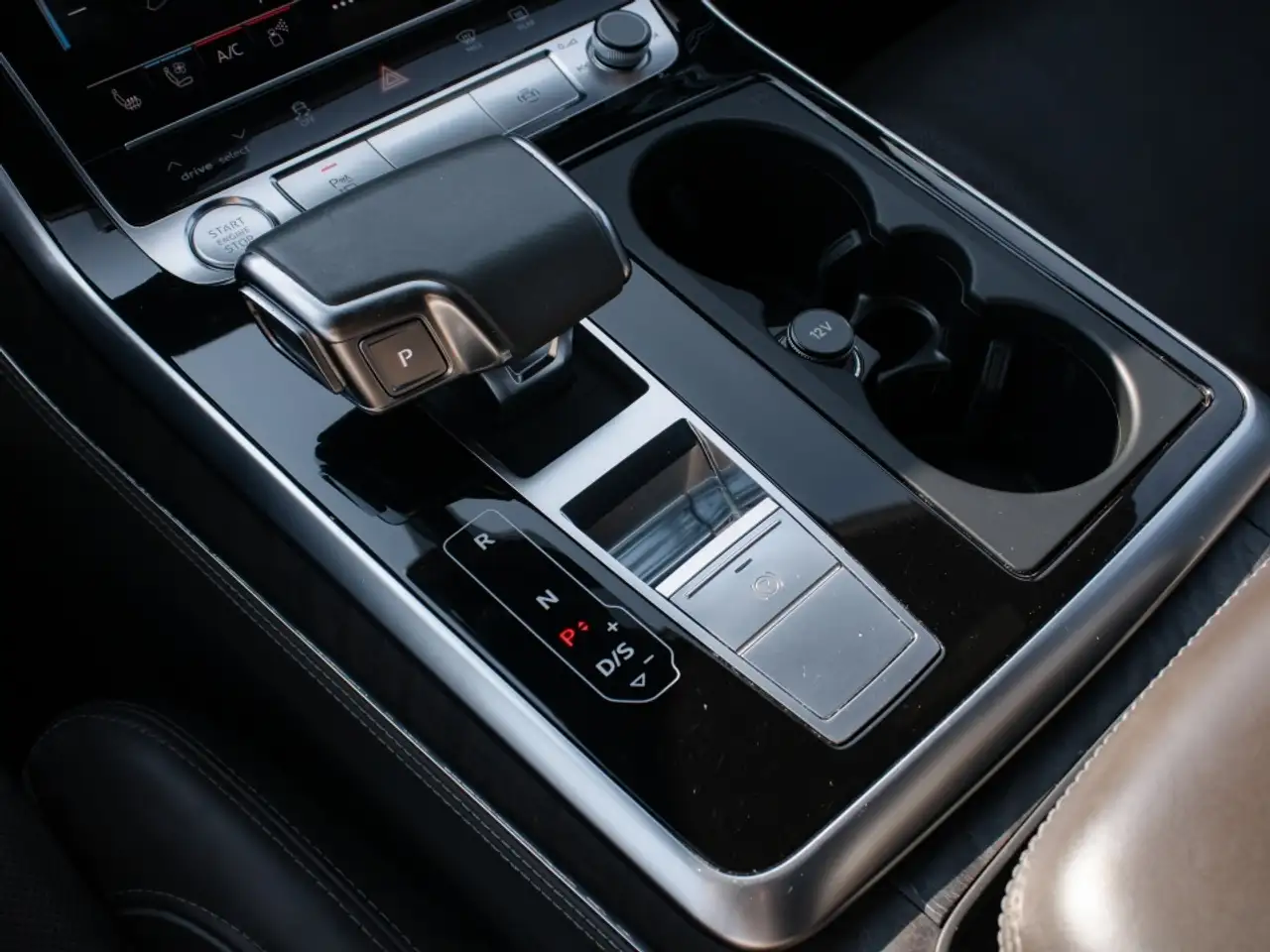 Audi Q8 снимка Audi Q8