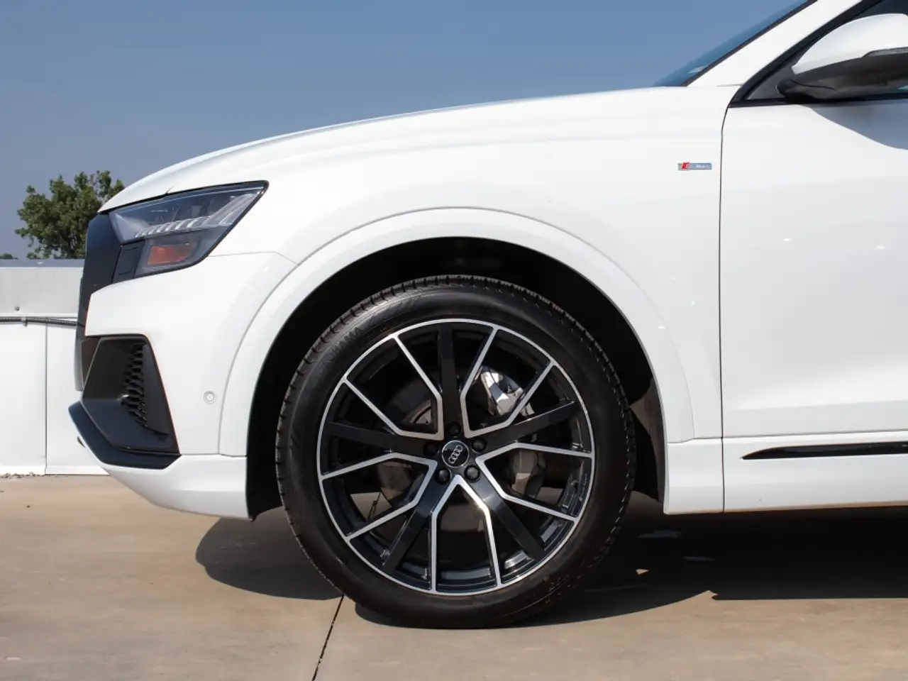Audi Q8 снимка Audi Q8