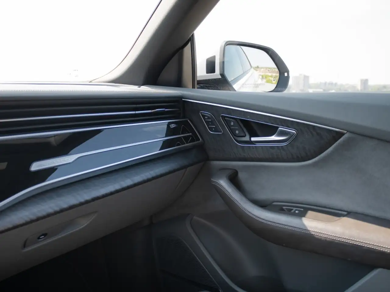 Audi Q8 снимка Audi Q8