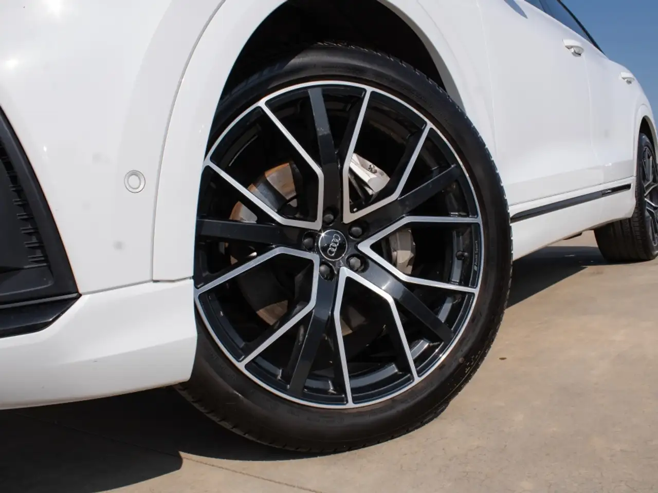 Audi Q8 снимка Audi Q8