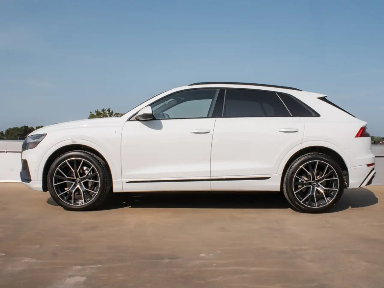 Audi Q8 снимка Audi Q8