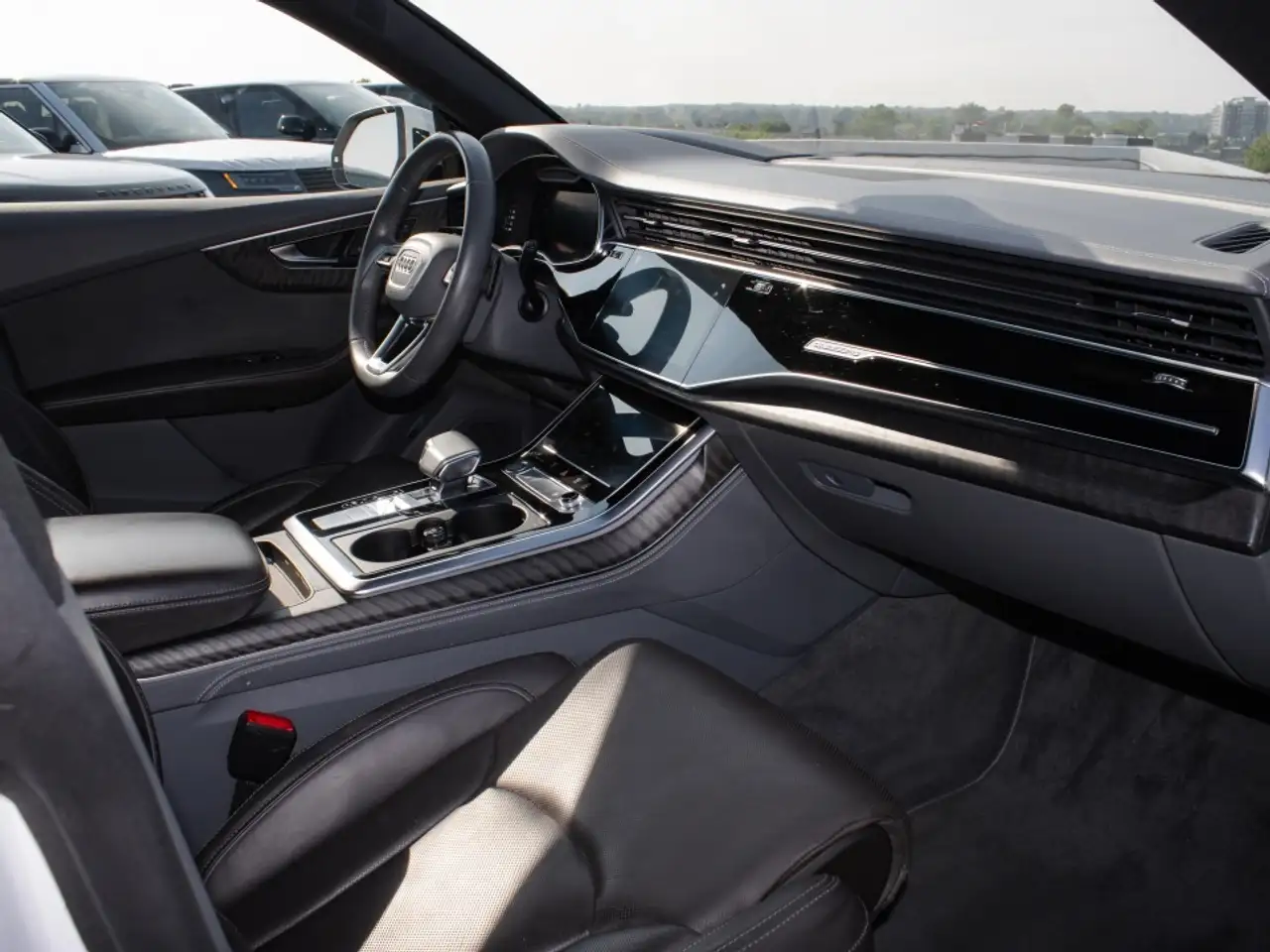 Audi Q8 снимка Audi Q8