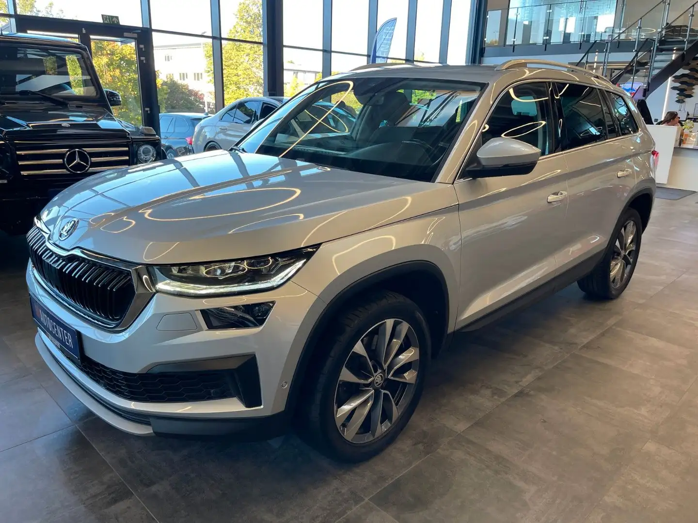 Skoda Kodiaq Tour 4x4 *AHK*Klima*Kamera* Silber - 2