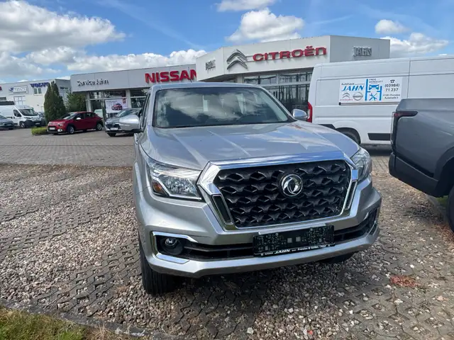 Nissan Navara DC Rich 6 DFM