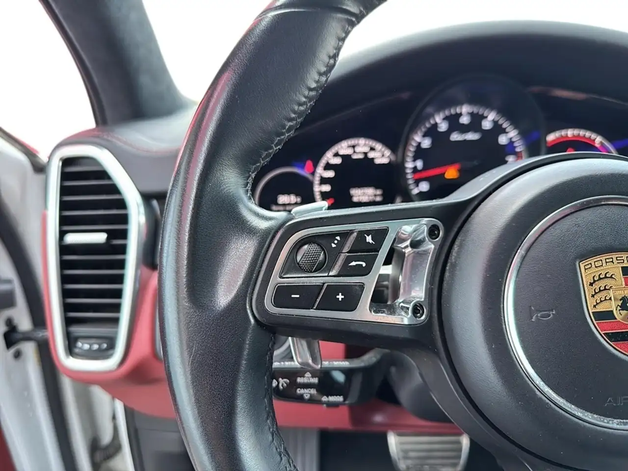 Porsche Cayenne снимка Porsche Cayenne