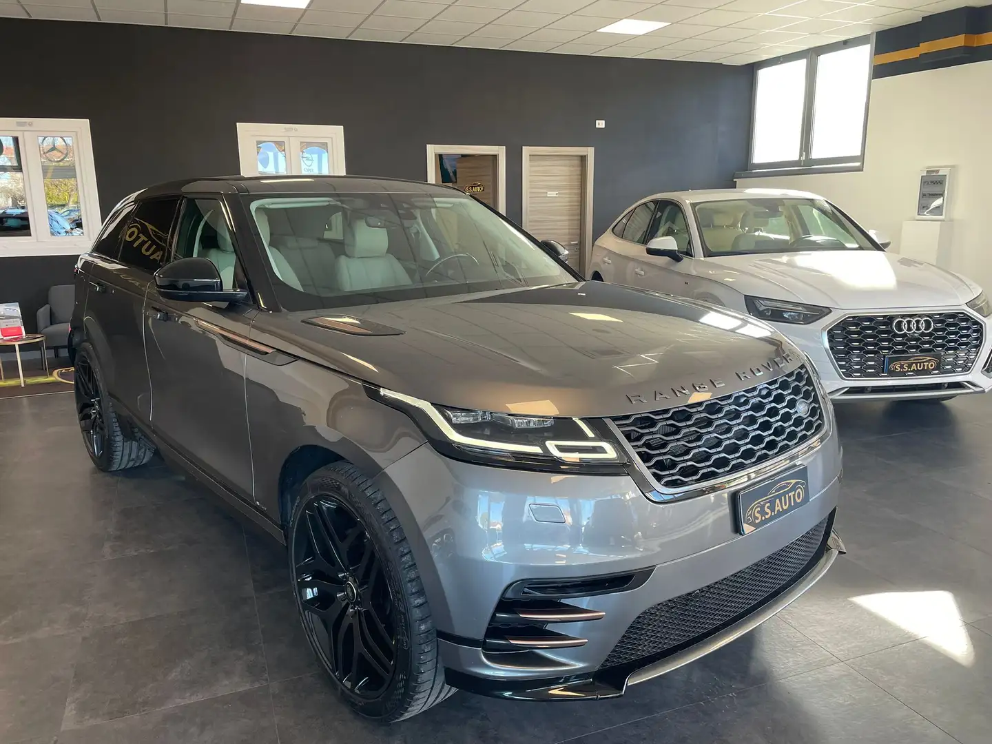 Land Rover Range Rover Velar 2.0 td4 R-Dynamic 180cv auto DISTRIBUZIONE FATTA Grau - 1