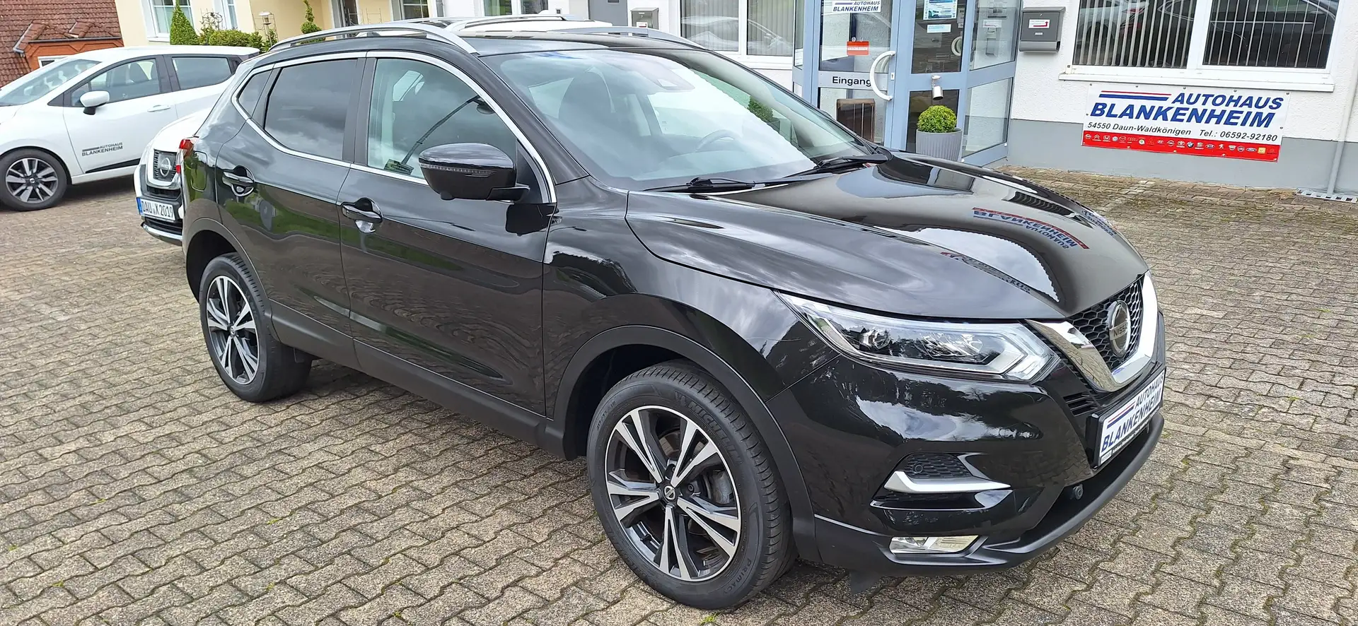 Nissan Qashqai 1.3 N-Connecta/159 PS/AHK/Navi/Sitzh/Panora Schwarz - 2