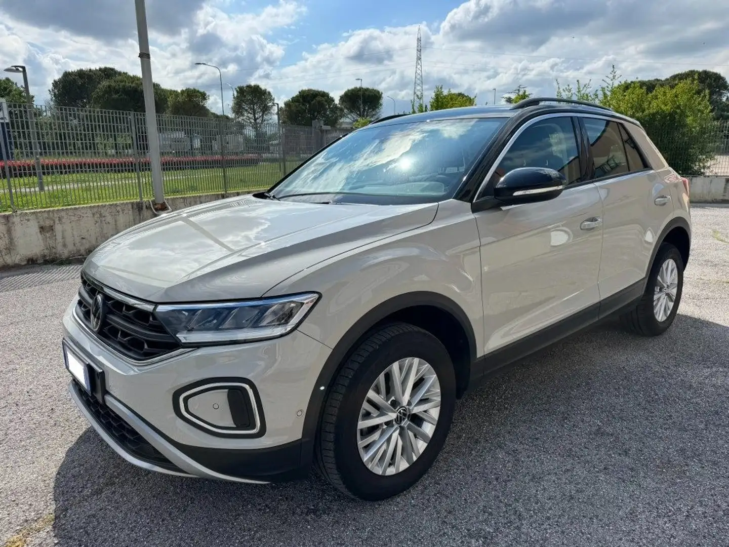 Volkswagen T-Roc 1.0 TSI Life Virtual+Clima Bi_Zona Km 24.000 Beige - 1