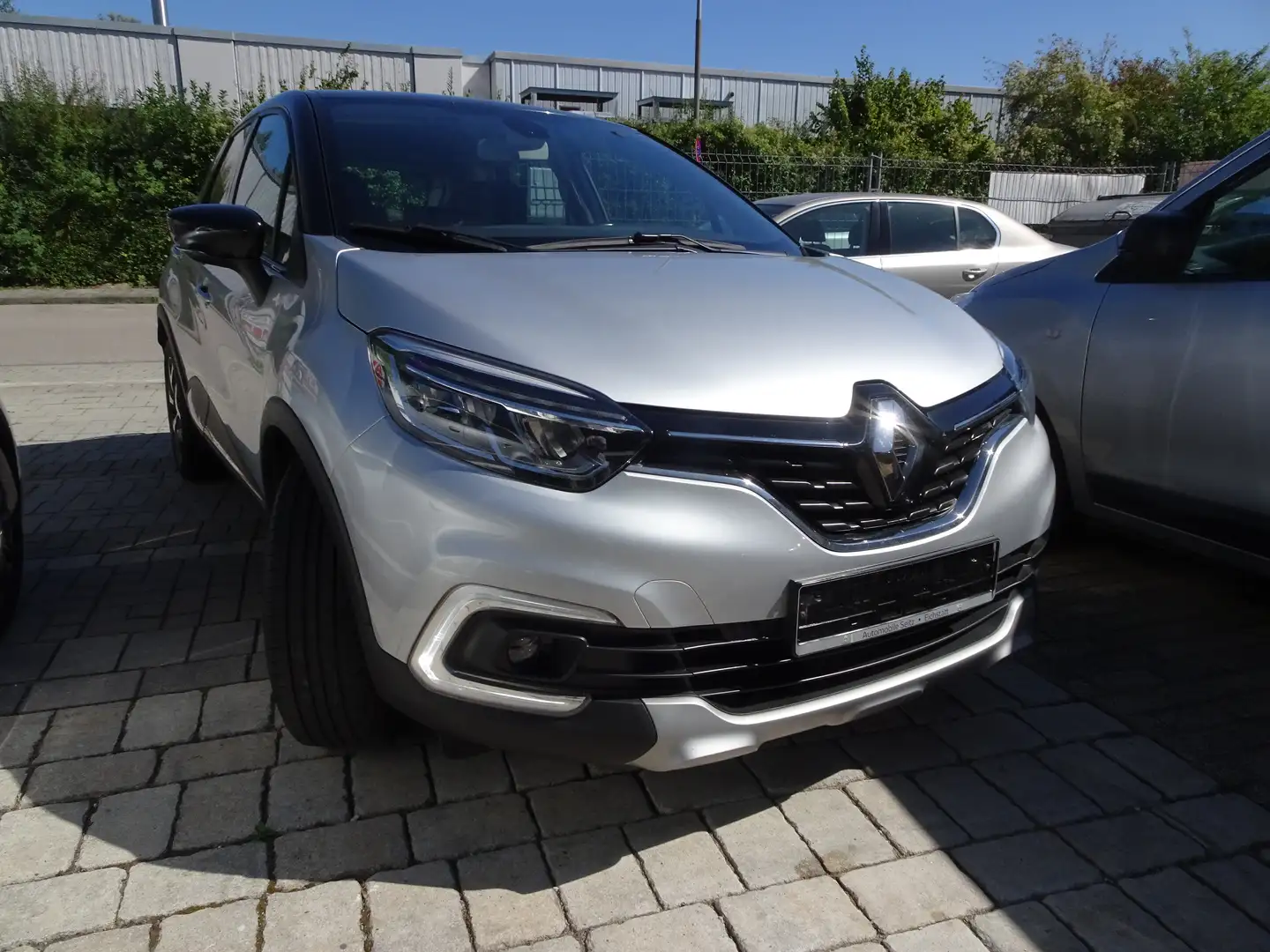 Renault Captur Intens-1 Hand-100TKM-SHG-Automaticgetriebe-NAVI-1A Grau - 1