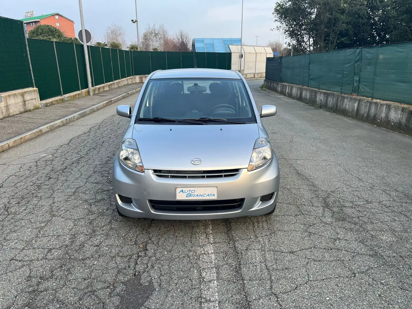 Daihatsu Sirion 1.3 srebrna - 2