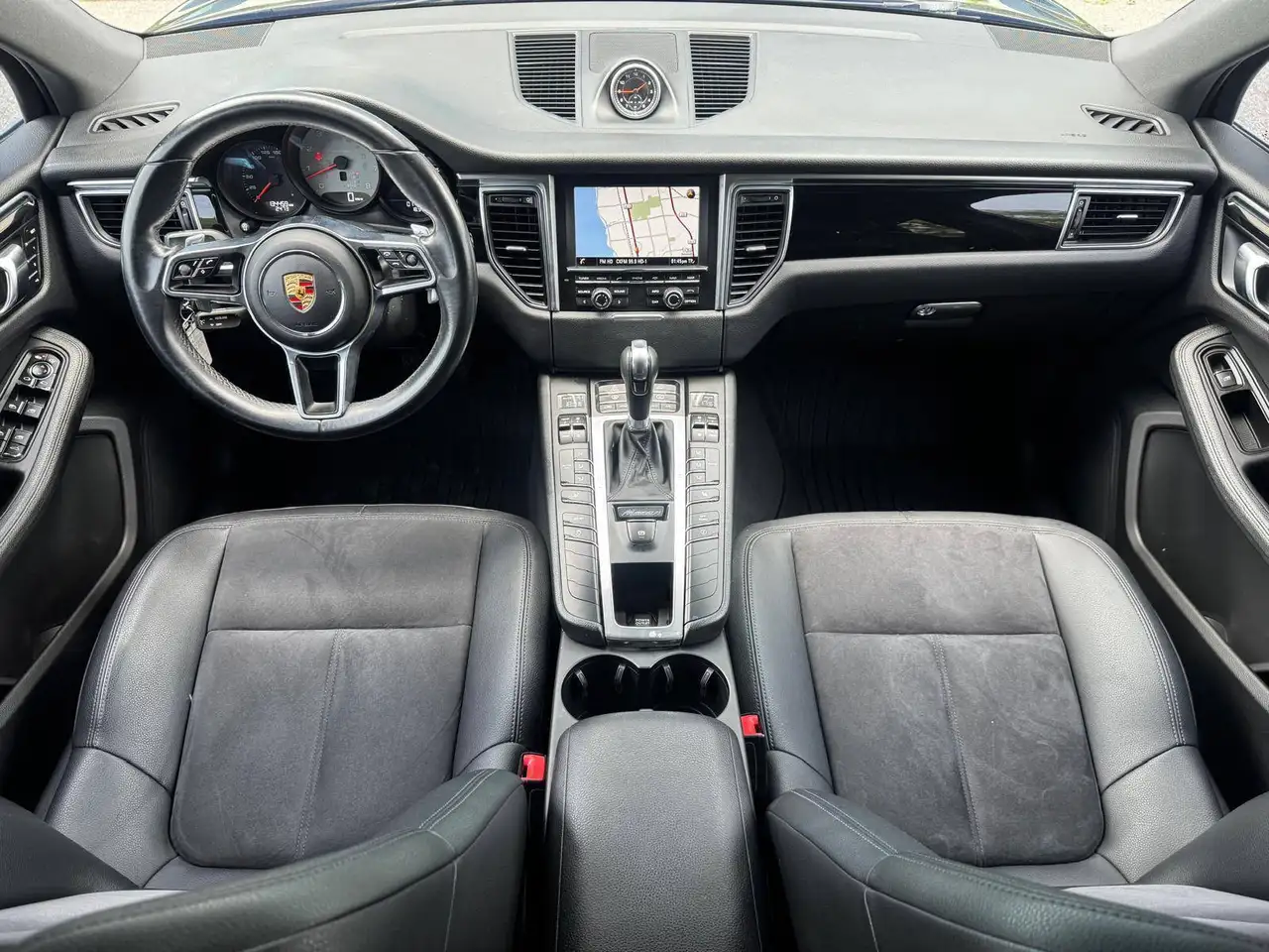 Porsche Macan снимка Porsche Macan