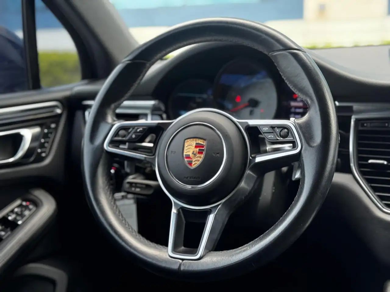 Porsche Macan снимка Porsche Macan