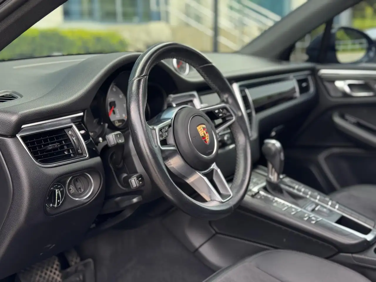 Porsche Macan снимка Porsche Macan