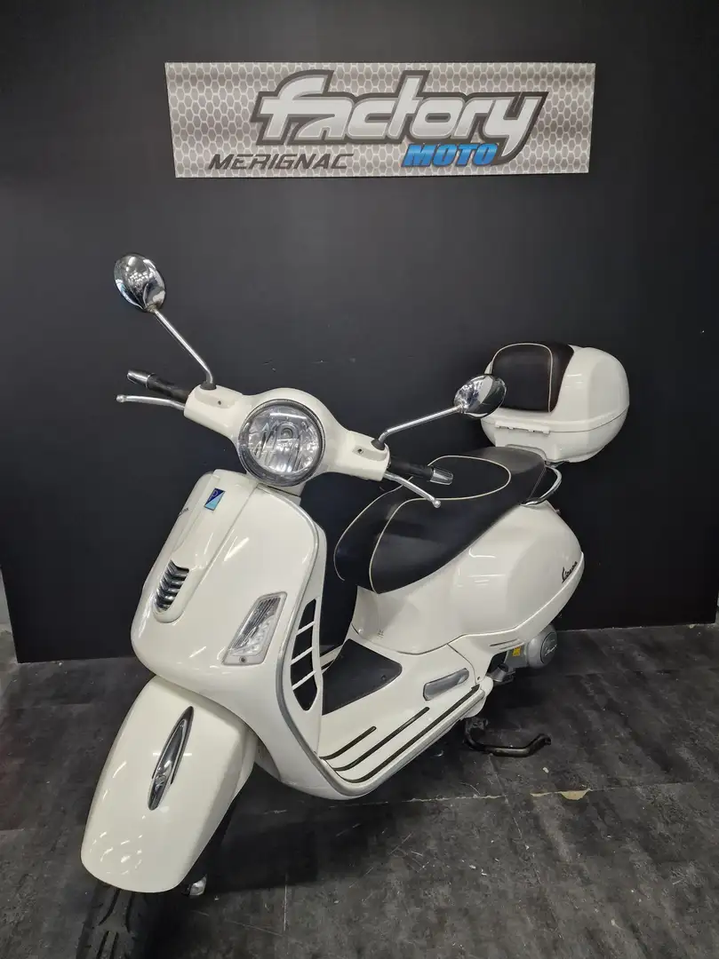 Vespa GTS 300 Blanc - 2