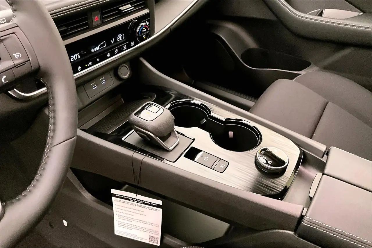 Nissan Rogue fotografie Nissan Rogue