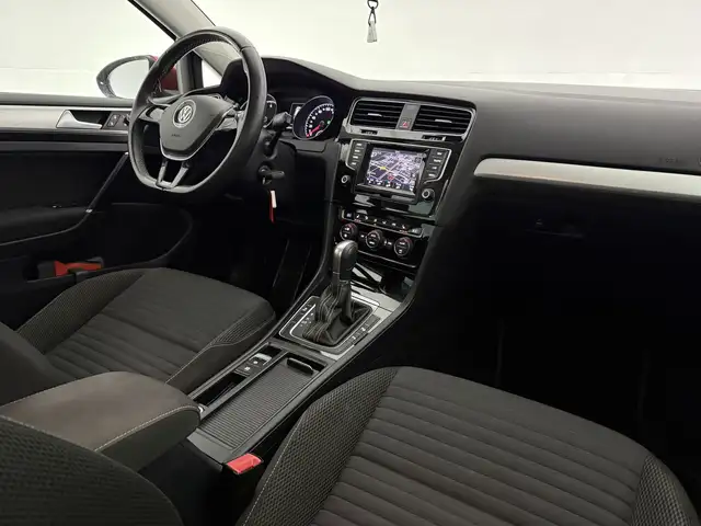 Volkswagen Golf view 4