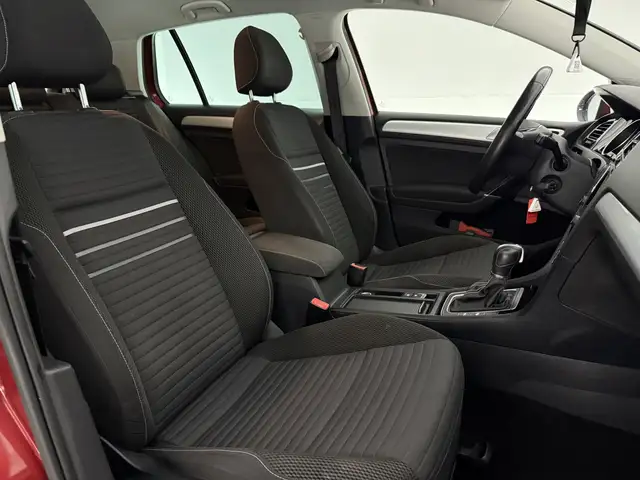 Volkswagen Golf view 14