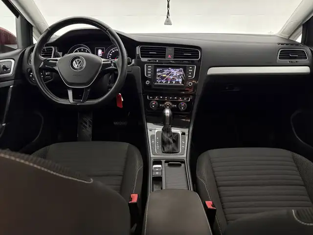 Volkswagen Golf view 2