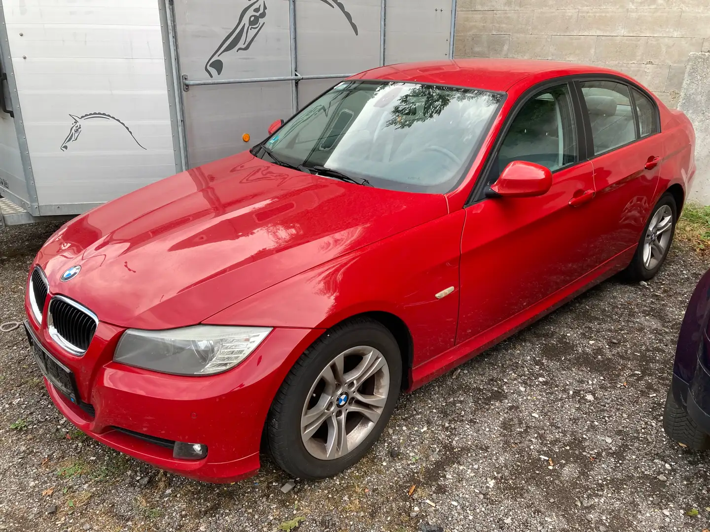 BMW 318 318d Rot - 2