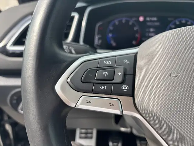 Volkswagen T-Roc view 14