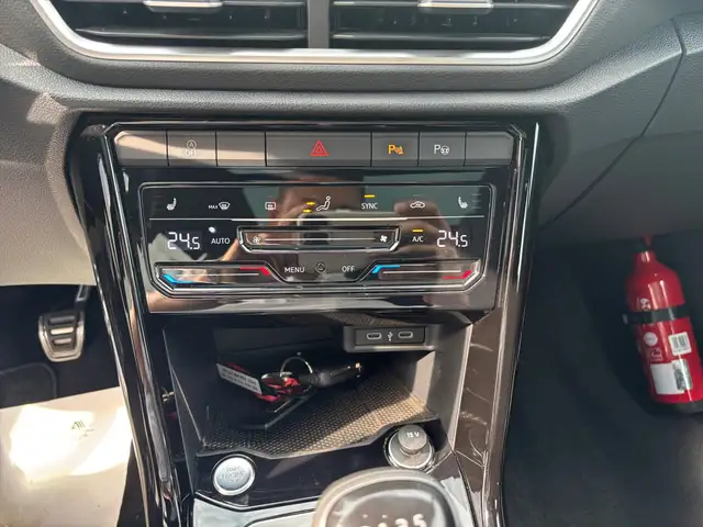 Volkswagen T-Roc view 13