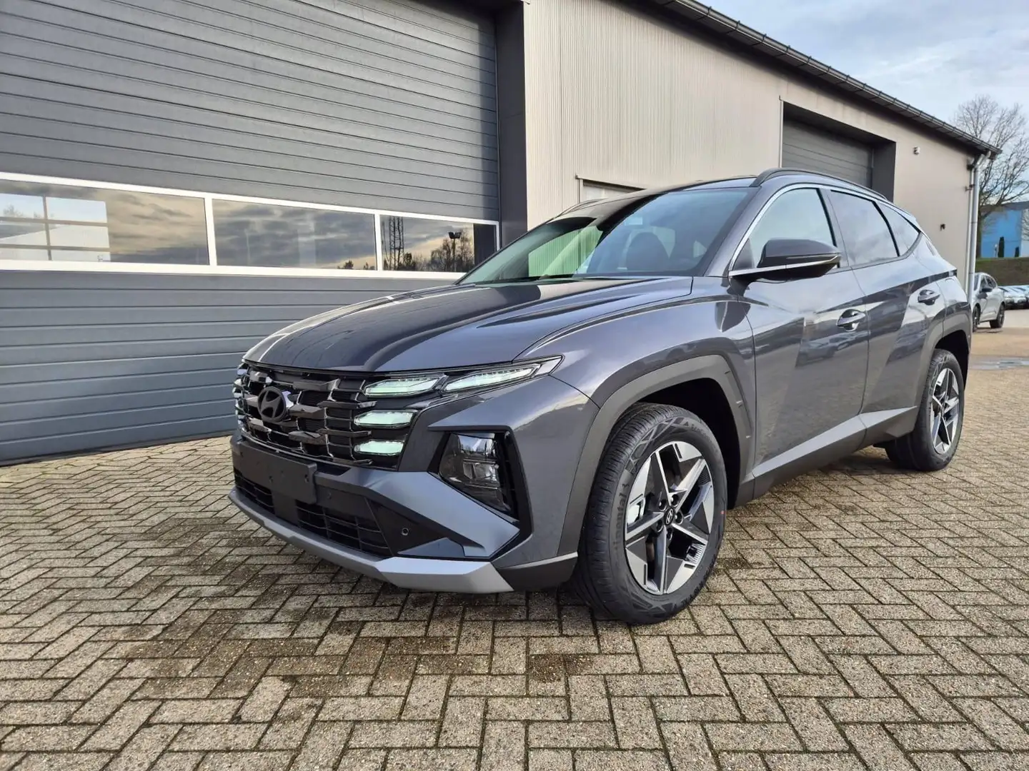 Hyundai TUCSON Trend 1.6 T-GDI 150PS Automatik TZ 2026 Teil-Le... Grau - 1