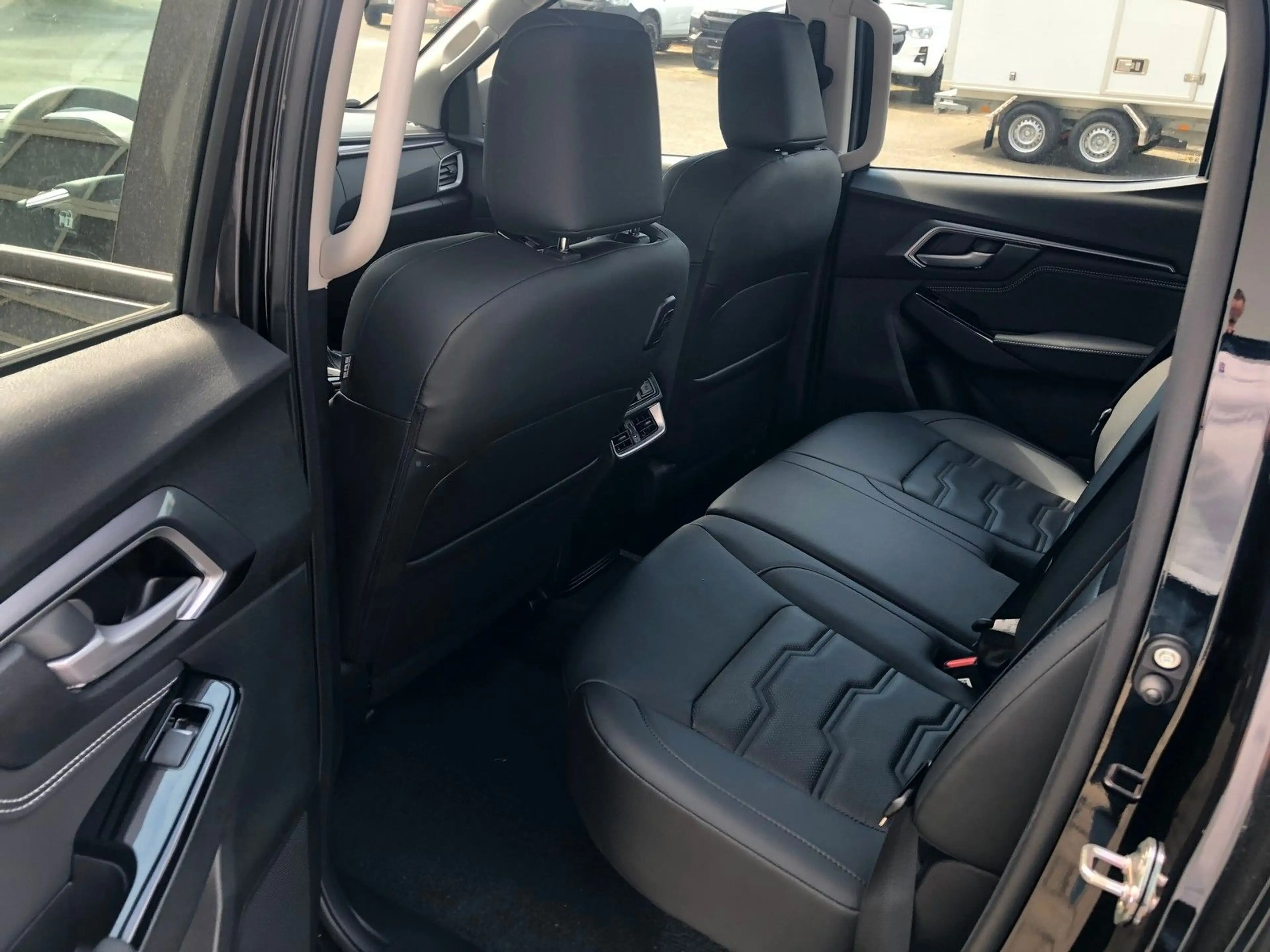 Isuzu D-Max Double Cab 4x4 LSE AT +SOFORT+ — photo 13