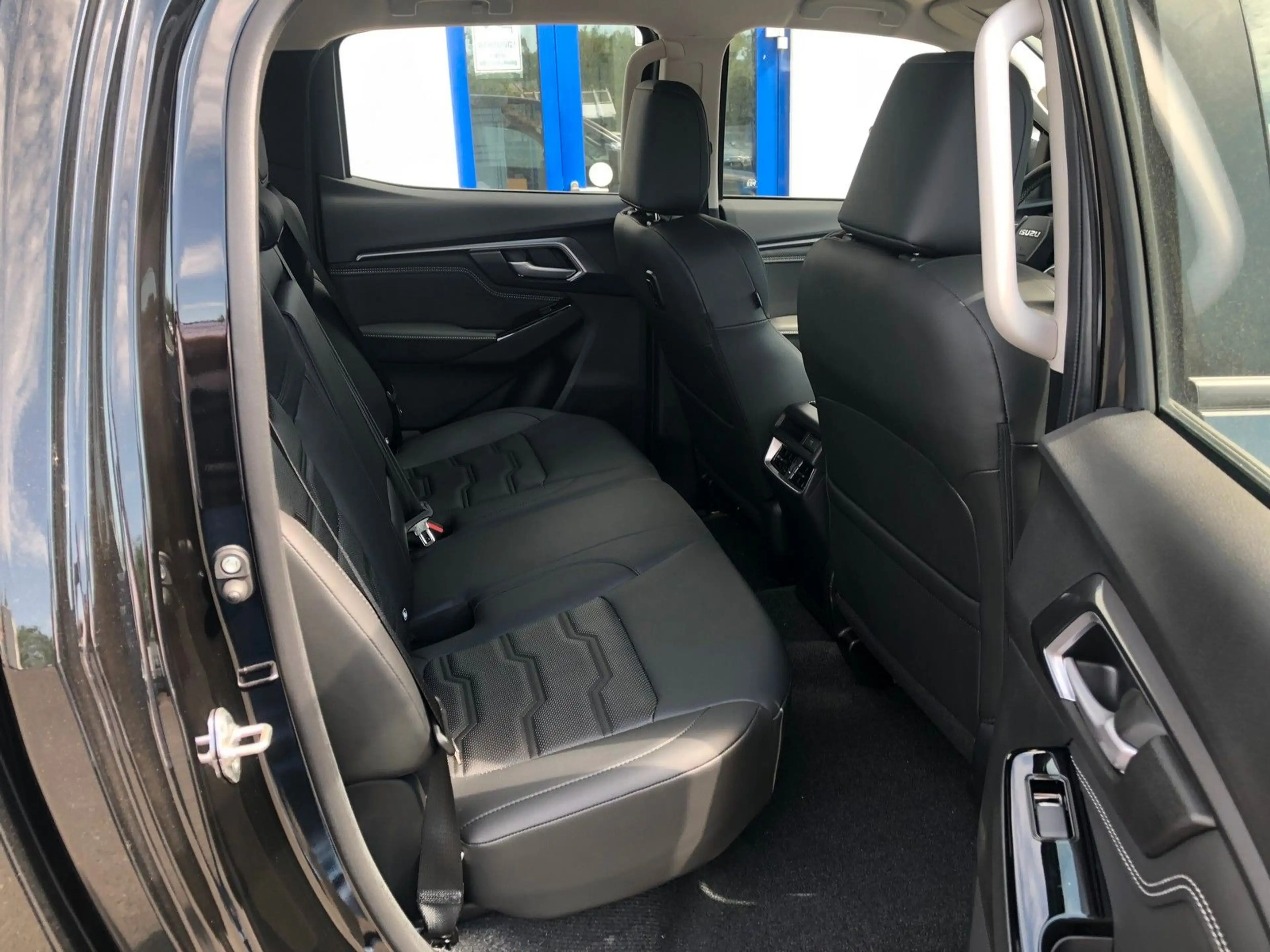 Isuzu D-Max Double Cab 4x4 LSE AT +SOFORT+ — photo 16