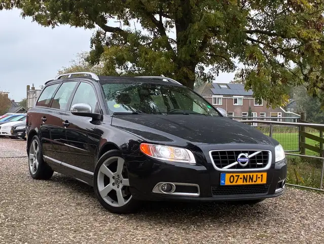 Volvo V70 2.0T R-Edition | Leder + Cruise + Clima nu € 6.975