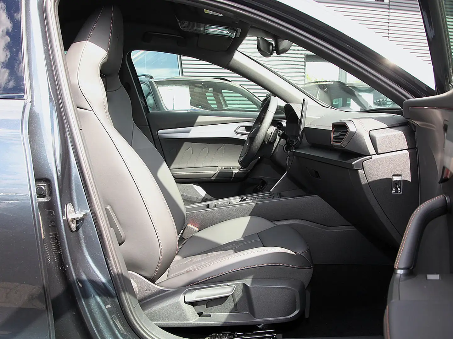 CUPRA Formentor 1.4 TSI VZ e-Hybrid NAVI KAMERA LED Grau - 2