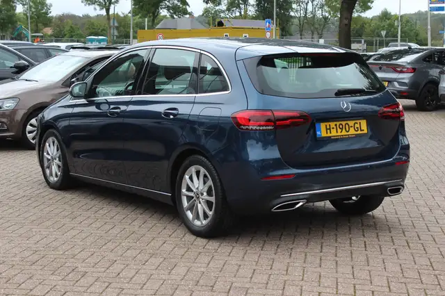 Mercedes-Benz B-Class view 3