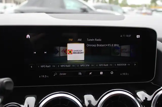 Mercedes-Benz B-Class view 24