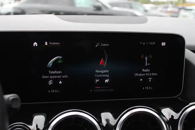 Mercedes-Benz B-Class view 21