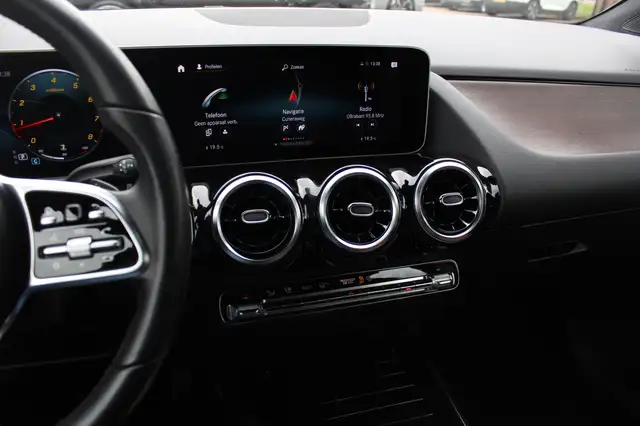 Mercedes-Benz B-Class view 19